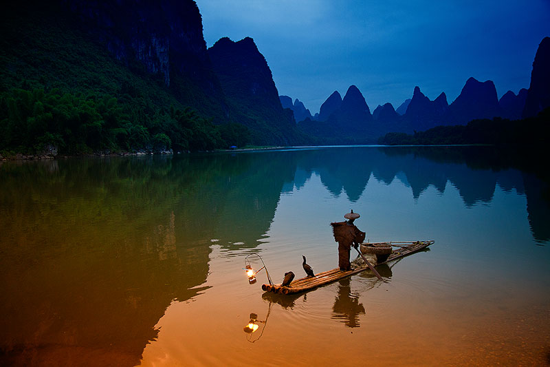 asia,boat,china,chinese,cormorant,fish,fisherman,fishing,guilin,horizontal,li river,morning,yangdi xialong