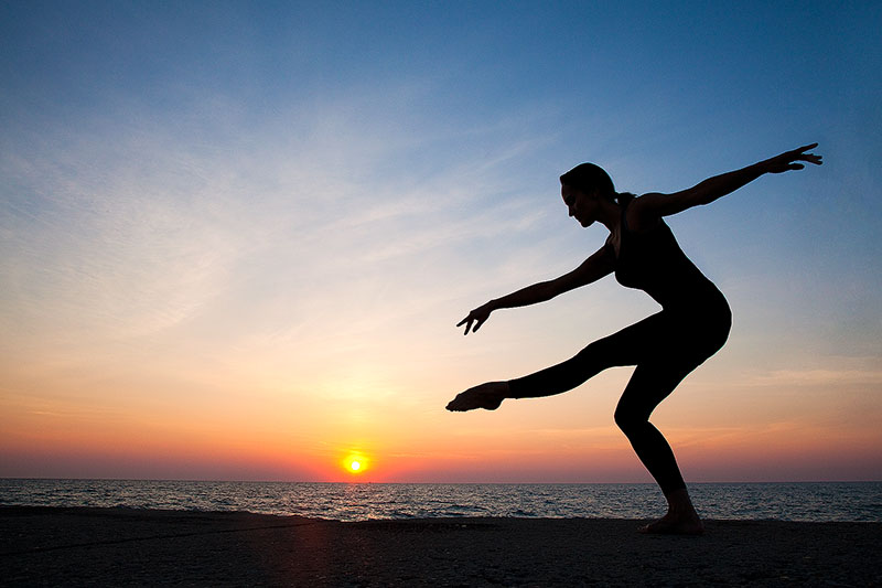 agility,america,ballet,chicago,dance,dancer,exercise,flexibility,horizontal,il,illinois,lake,lake michigan,midwest,morning,north america,silhouette,sunrise,united states,us,usa,yoga