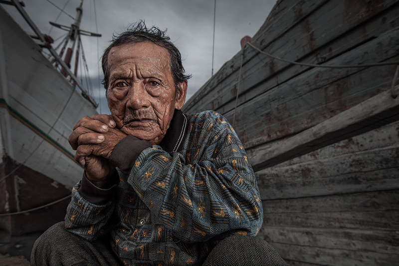 asia,asian,boat,dock,dock worker,environmental portait,indonesia,indonesian,jakarta,java,portrait,ship,sunda kelapa,west java