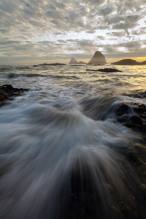 cloudy,coast,coastal,north america,northwest,ocean,oceanside,oregon,pacific northwest,pacific ocean,sea stack,united states,vertical,water body,wave