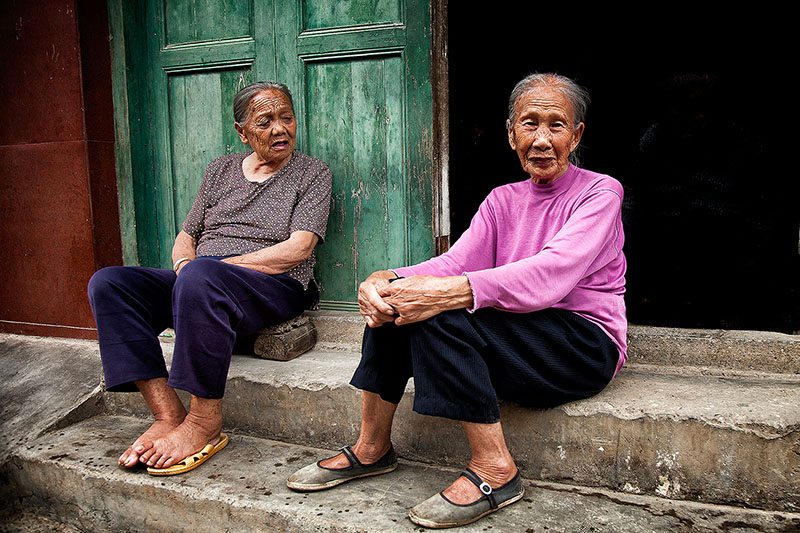 asia,china,chinese,doorway,elderly,female,friendly,horizontal,old,older,portrait,sitting,staircase,stairs,stairway,stairwell,structure parts,woman