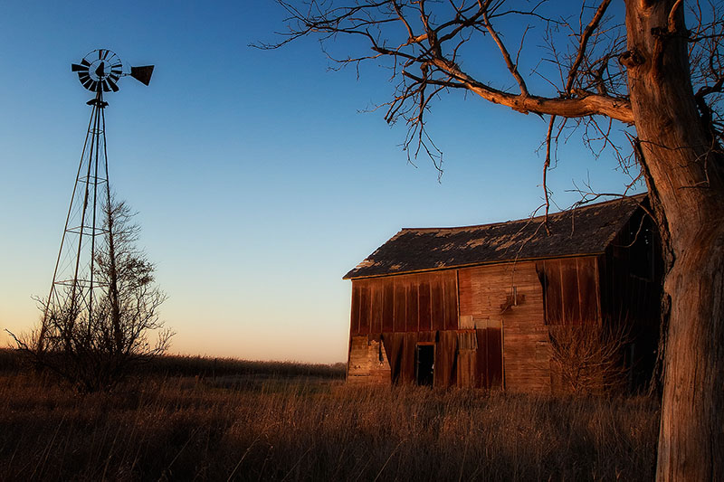 america,barn,building,farm,highway 55,horizontal,il,illinois,midwest,mill,north america,rural,united states,us,usa,windmill
