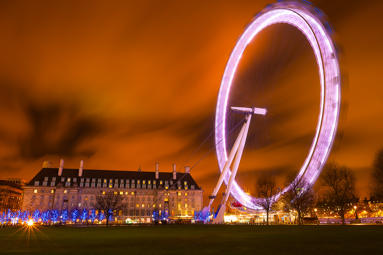 London Eye spinning at night
